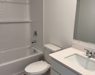 428 Lakeshore Court - Photo Thumbnail 14