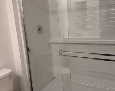 428 Lakeshore Court - Photo Thumbnail 11