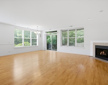 2220 W Maypole Avenue - Photo Thumbnail 3
