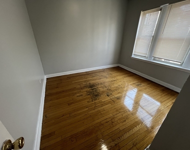 6802 S Clyde Avenue - Photo Thumbnail 3