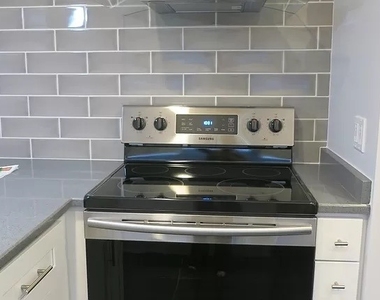 930 Perrie Drive - Photo Thumbnail 4