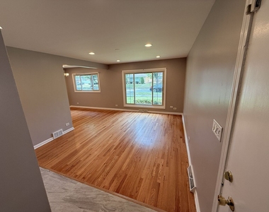 9109 Parkside Avenue - Photo Thumbnail 6