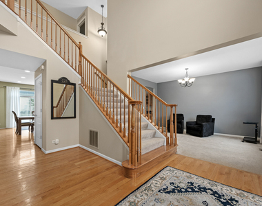 718 Versailles Parkway - Photo Thumbnail 4