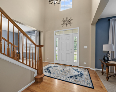 718 Versailles Parkway - Photo Thumbnail 6