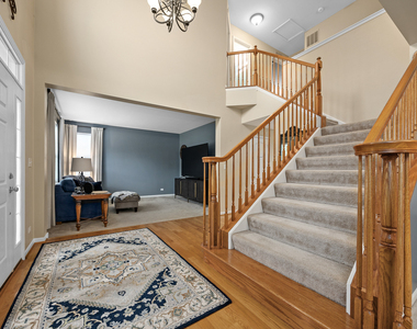 718 Versailles Parkway - Photo Thumbnail 5