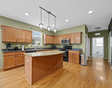 718 Versailles Parkway - Photo Thumbnail 12