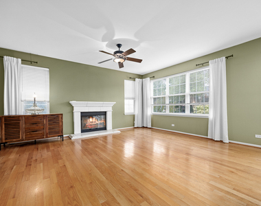 718 Versailles Parkway - Photo Thumbnail 8