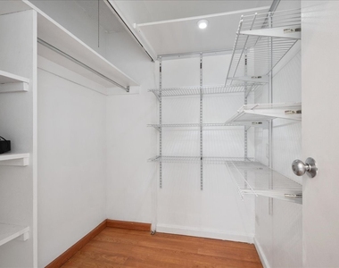 5320 N Sheridan Road - Photo Thumbnail 12