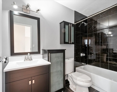 5320 N Sheridan Road - Photo Thumbnail 10