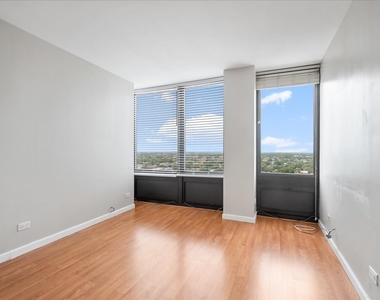 5320 N Sheridan Road - Photo Thumbnail 6