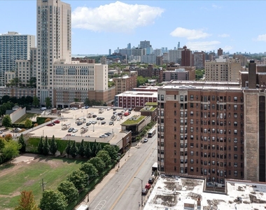 5320 N Sheridan Road - Photo Thumbnail 15