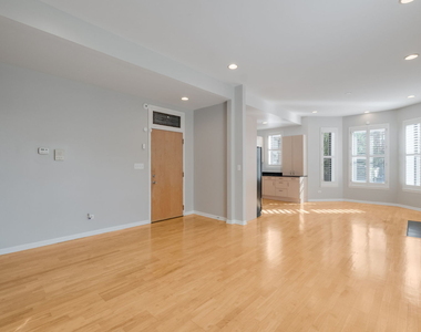 4060 S Ellis Avenue - Photo Thumbnail 2