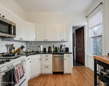 3018 W Schubert Avenue - Photo Thumbnail 6