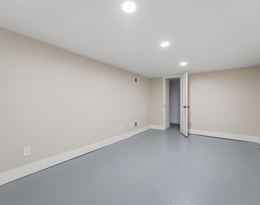 2134 N 73rd Avenue - Photo Thumbnail 15