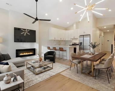 4607 S Saint Lawrence Avenue - Photo Thumbnail 4
