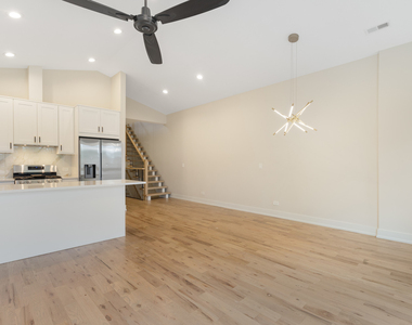 4607 S Saint Lawrence Avenue - Photo Thumbnail 5