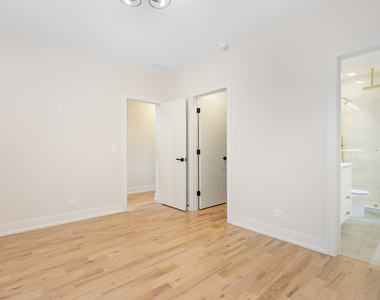 4607 S Saint Lawrence Avenue - Photo Thumbnail 13