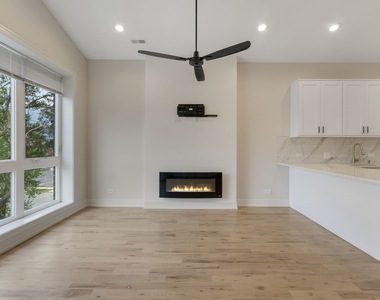4605 S Saint Lawrence Avenue - Photo Thumbnail 1