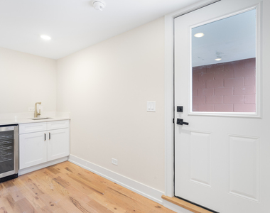 4605 S Saint Lawrence Avenue - Photo Thumbnail 13
