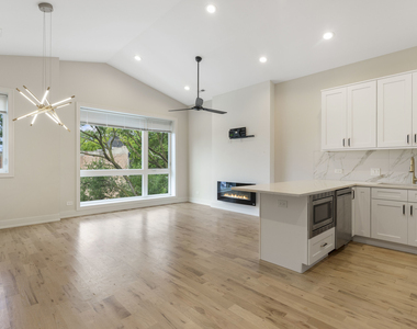 4605 S Saint Lawrence Avenue - Photo Thumbnail 4
