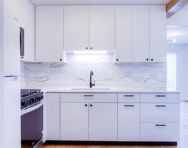8125 S Roberts Road - Photo Thumbnail 4