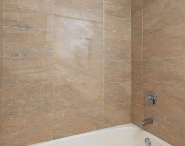 525 W Hawthorne Place - Photo Thumbnail 14