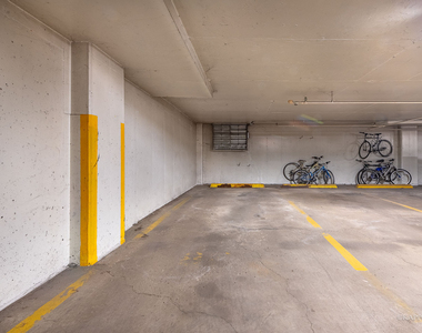 525 W Hawthorne Place - Photo Thumbnail 18