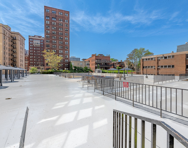 525 W Hawthorne Place - Photo Thumbnail 16