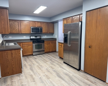 5404 Glenbrook Trail - Photo Thumbnail 9