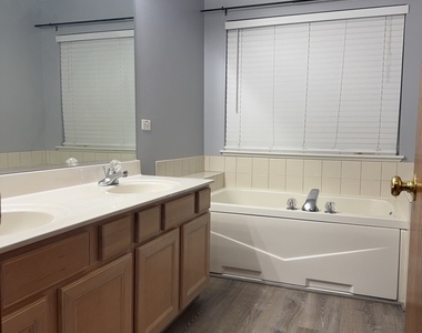 5404 Glenbrook Trail - Photo Thumbnail 18