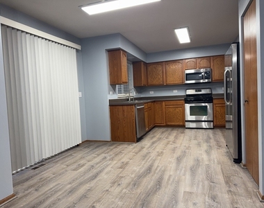 5404 Glenbrook Trail - Photo Thumbnail 11