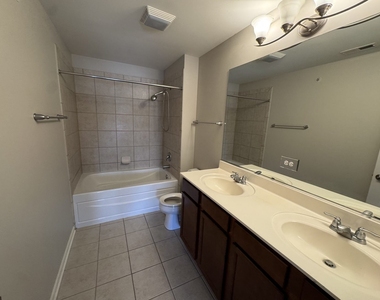 1238 Evergreen Avenue - Photo Thumbnail 10