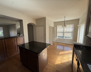 1238 Evergreen Avenue - Photo Thumbnail 6