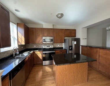 1238 Evergreen Avenue - Photo Thumbnail 4