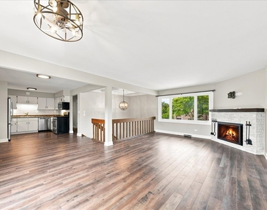 129 W Quincy Street - Photo Thumbnail 5