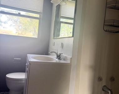 16775 Artesian Avenue - Photo Thumbnail 7