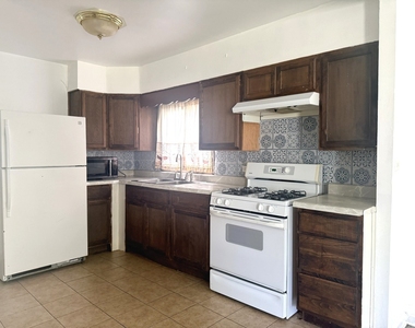 16775 Artesian Avenue - Photo Thumbnail 3