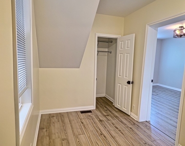 515 W 40th Place - Photo Thumbnail 9