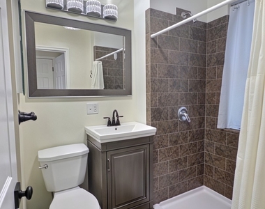 515 W 40th Place - Photo Thumbnail 14