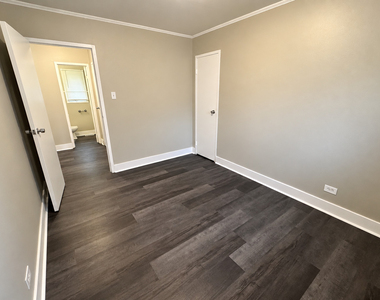 101 Shabbona Drive - Photo Thumbnail 9