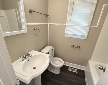 101 Shabbona Drive - Photo Thumbnail 8