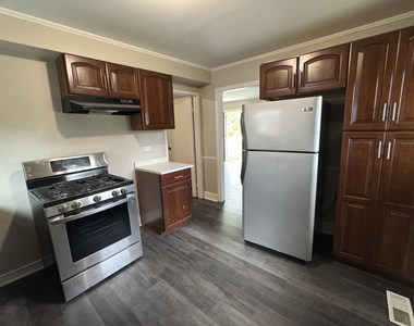 101 Shabbona Drive - Photo Thumbnail 5