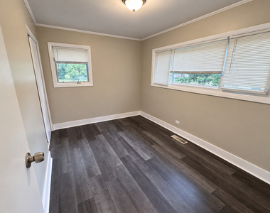 101 Shabbona Drive - Photo Thumbnail 6
