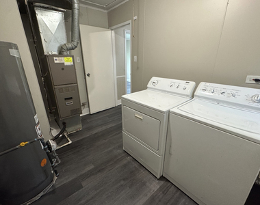 101 Shabbona Drive - Photo Thumbnail 10