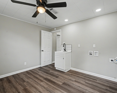 2303 Brookhaven Drive - Photo Thumbnail 23