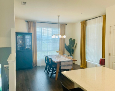 2329 Alumni Drive - Photo Thumbnail 4