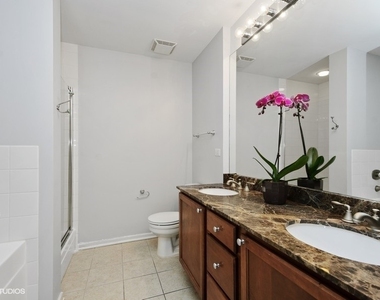 1735 N Paulina Street - Photo Thumbnail 5