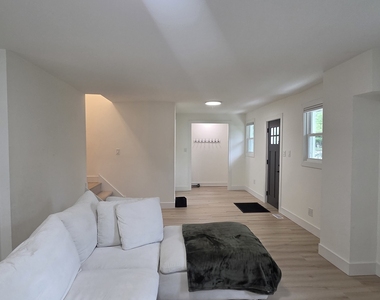 34974 N Lincoln Avenue - Photo Thumbnail 2