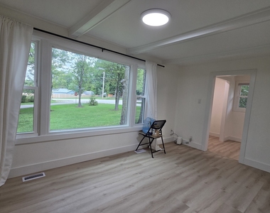 34974 N Lincoln Avenue - Photo Thumbnail 12