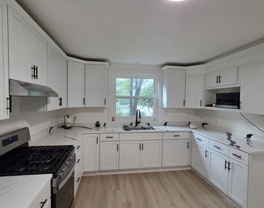 34974 N Lincoln Avenue - Photo Thumbnail 9